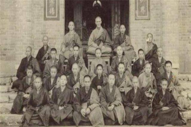 海灯法师电视剧，巷弄深处的神秘之光与小店探索之旅
